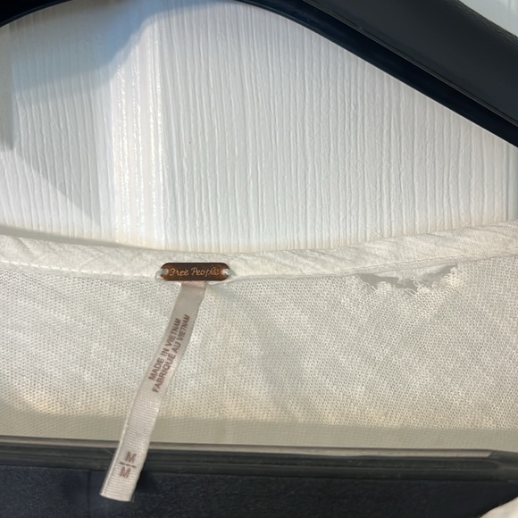 Free people white Flowy top size medium - Picture 3 of 3